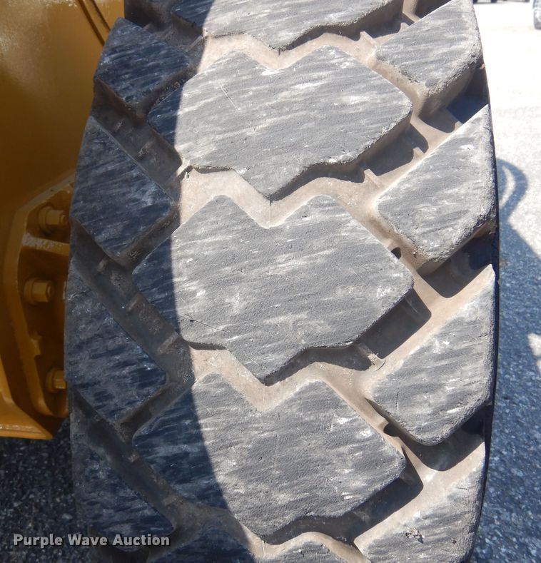 image for item NF9041 2002 Caterpillar 248  skid steer loader