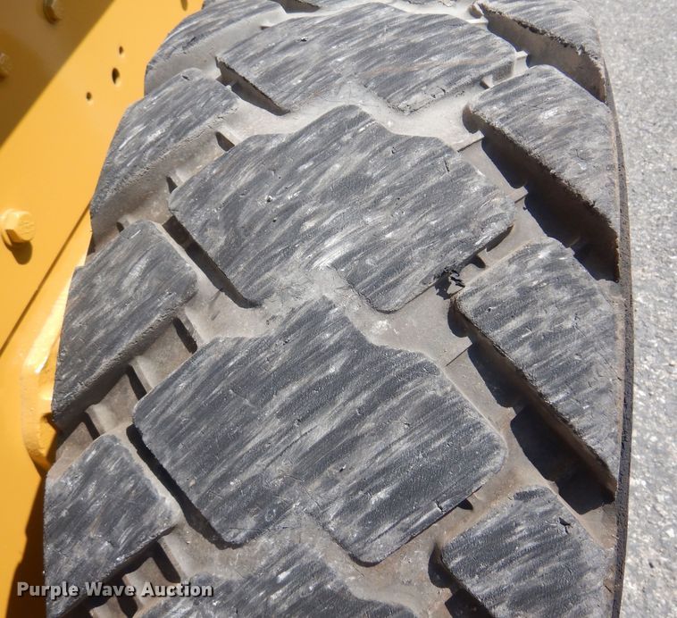 image for item NF9041 2002 Caterpillar 248  skid steer loader