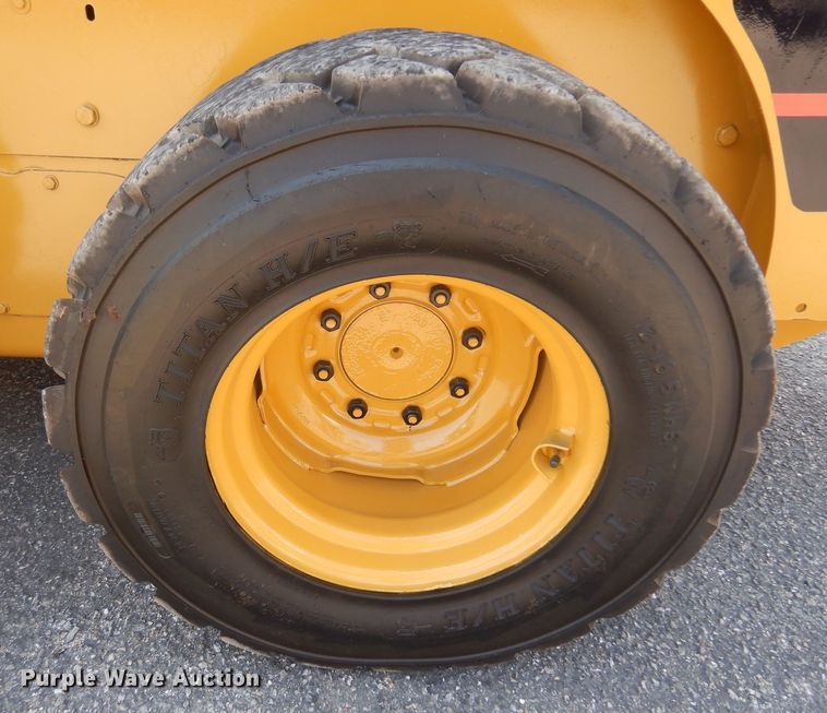 image for item NF9041 2002 Caterpillar 248  skid steer loader