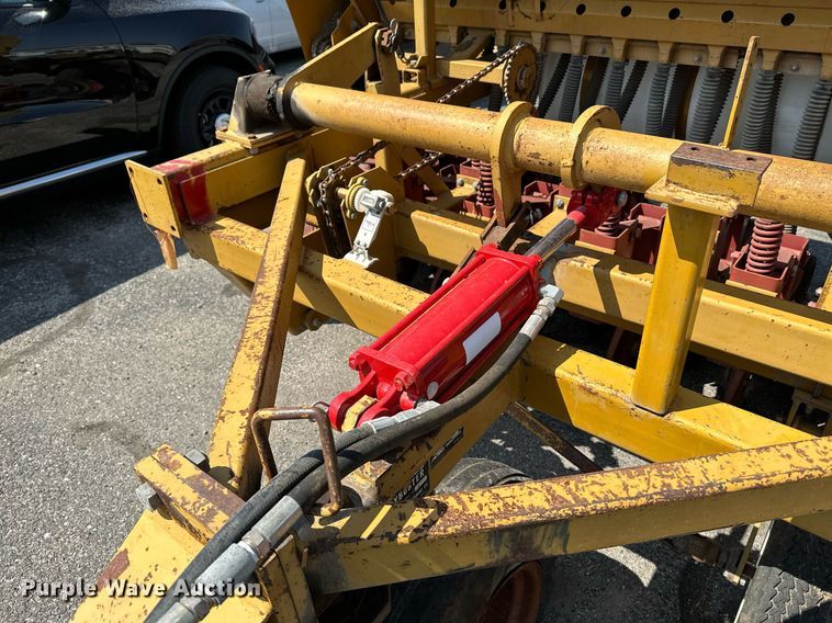 image for item NF9051 HayBuster 107  grain drill