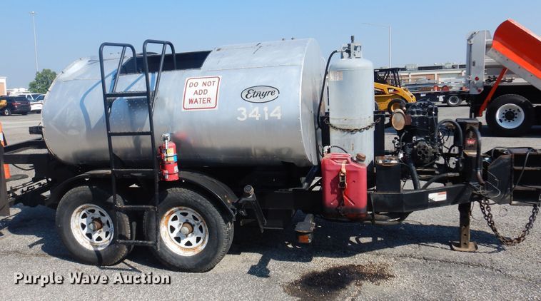 image for item NF9055 2005 Etnyre MU-6  oil distributor trailer