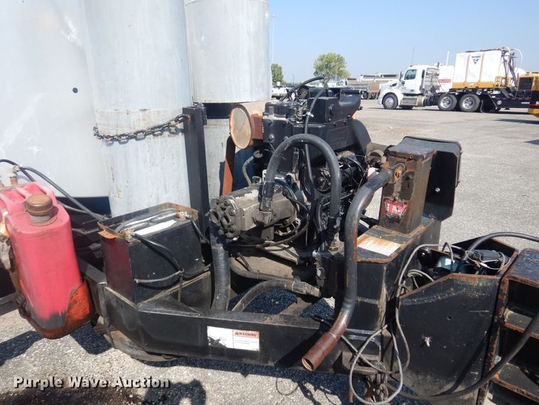 image for item NF9055 2005 Etnyre MU-6  oil distributor trailer