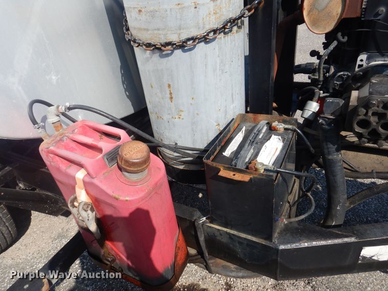 image for item NF9055 2005 Etnyre MU-6  oil distributor trailer