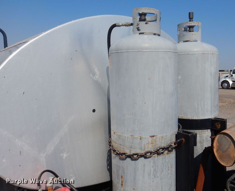 image for item NF9055 2005 Etnyre MU-6  oil distributor trailer