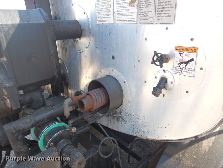 image for item NF9055 2005 Etnyre MU-6  oil distributor trailer