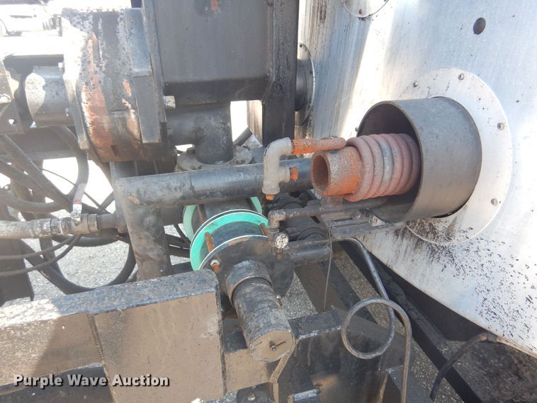 image for item NF9055 2005 Etnyre MU-6  oil distributor trailer