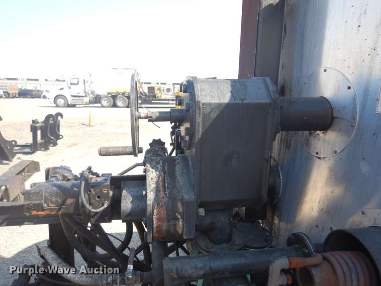 image for item NF9055 2005 Etnyre MU-6  oil distributor trailer