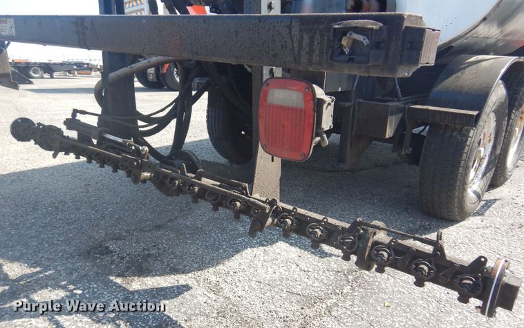 image for item NF9055 2005 Etnyre MU-6  oil distributor trailer