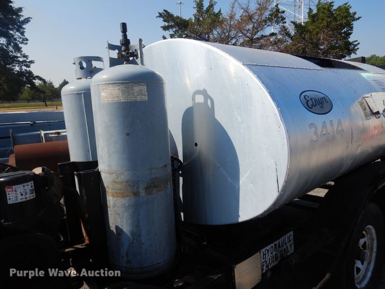 image for item NF9055 2005 Etnyre MU-6  oil distributor trailer