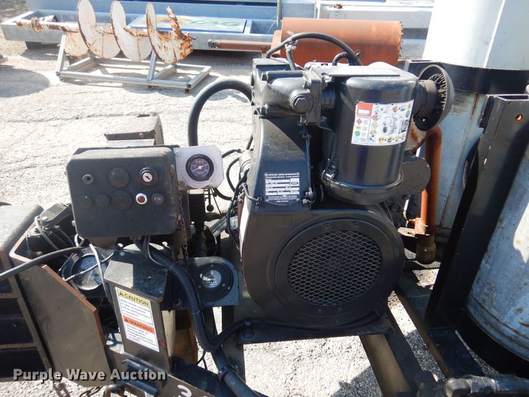 image for item NF9055 2005 Etnyre MU-6  oil distributor trailer