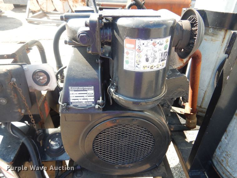 image for item NF9055 2005 Etnyre MU-6  oil distributor trailer