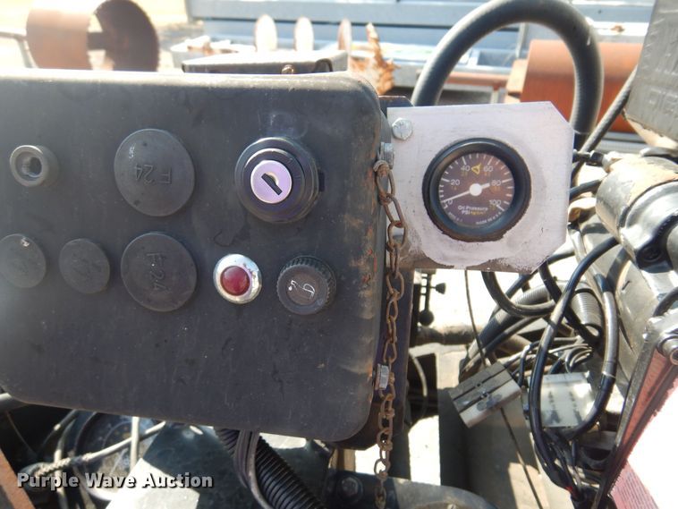 image for item NF9055 2005 Etnyre MU-6  oil distributor trailer