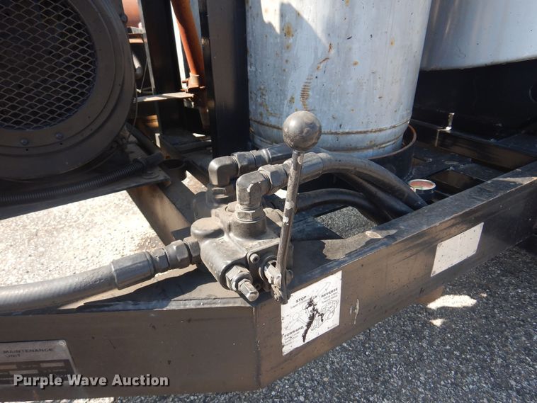 image for item NF9055 2005 Etnyre MU-6  oil distributor trailer