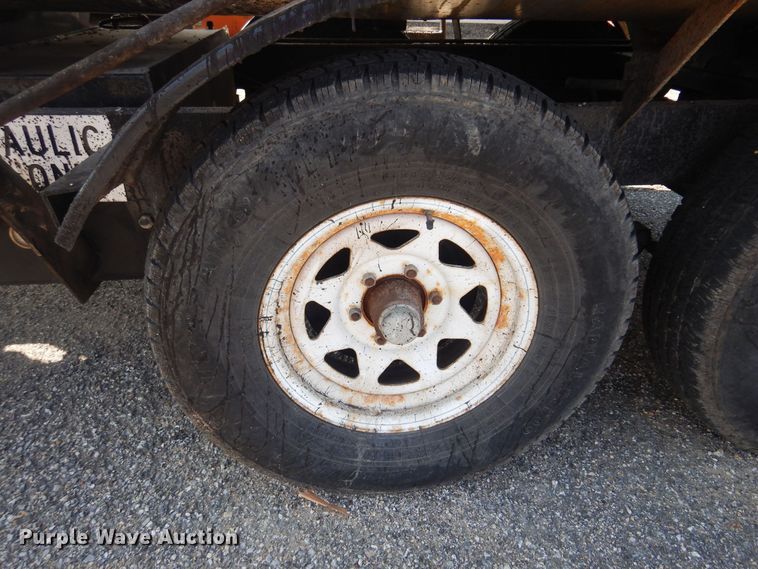 image for item NF9055 2005 Etnyre MU-6  oil distributor trailer