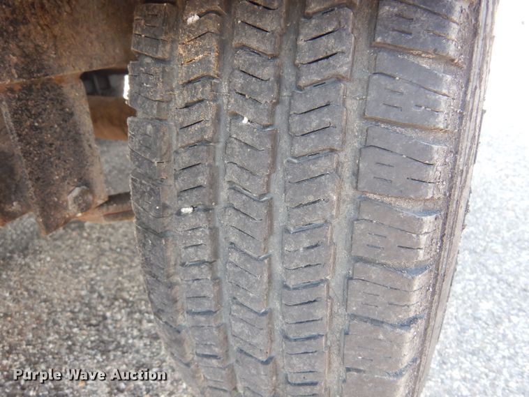 image for item NF9055 2005 Etnyre MU-6  oil distributor trailer