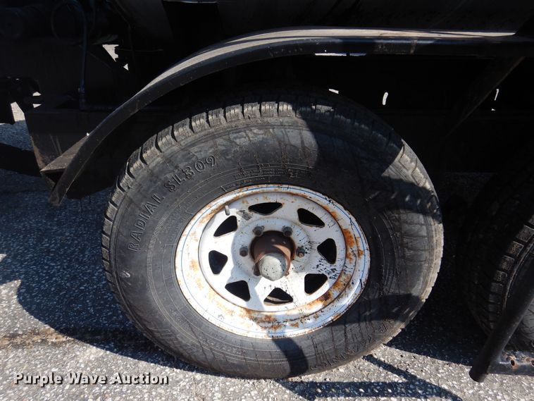 image for item NF9055 2005 Etnyre MU-6  oil distributor trailer