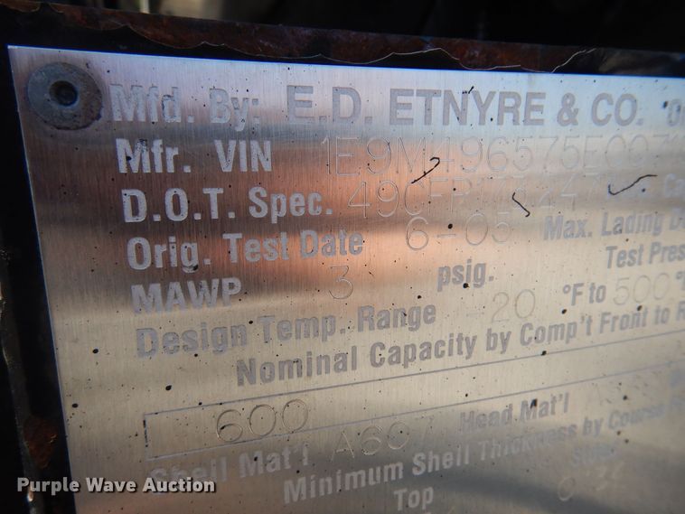 image for item NF9055 2005 Etnyre MU-6  oil distributor trailer