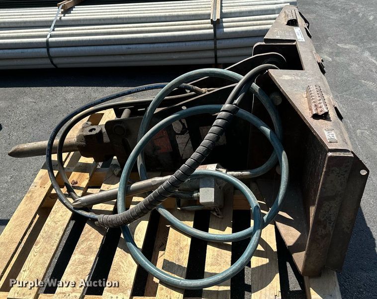 image for item NF9078 Huskie HH500  skid steer breaker