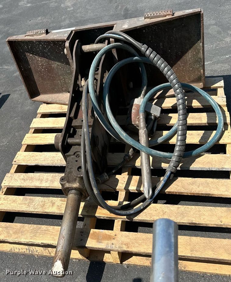 image for item NF9078 Huskie HH500  skid steer breaker