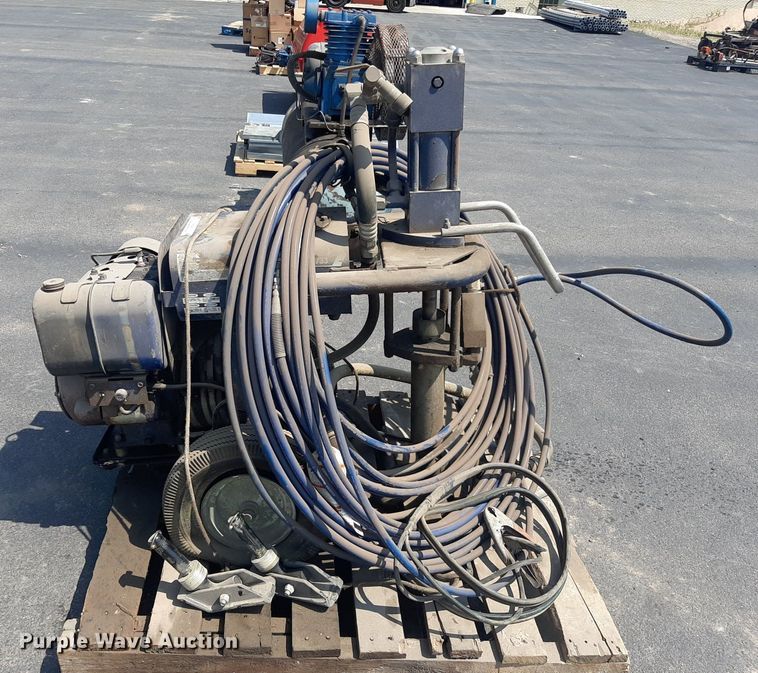 image for item NF9080 Graco GH733  gas hydraulic sprayer