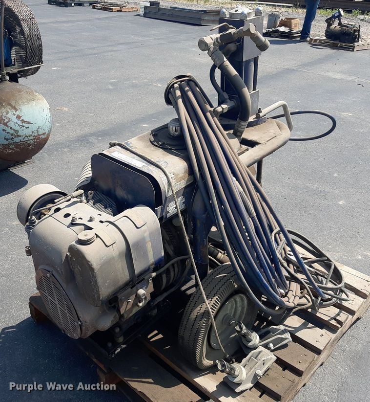 image for item NF9080 Graco GH733  gas hydraulic sprayer