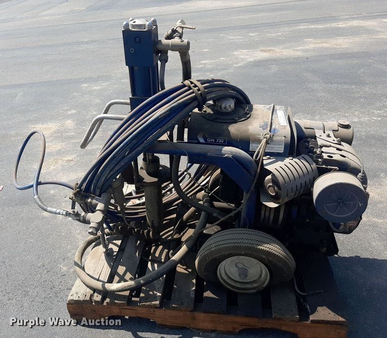 image for item NF9080 Graco GH733  gas hydraulic sprayer