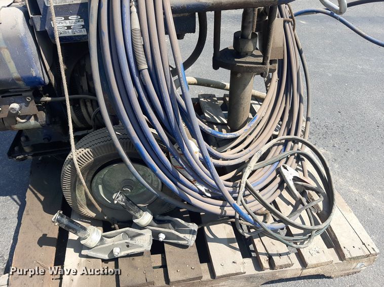 image for item NF9080 Graco GH733  gas hydraulic sprayer