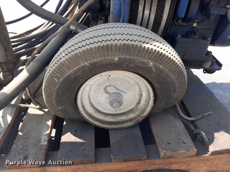 image for item NF9080 Graco GH733  gas hydraulic sprayer