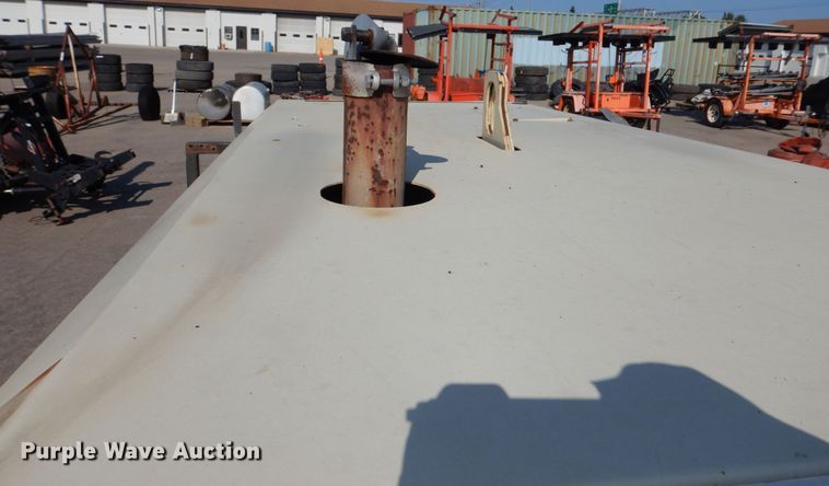 image for item NU9214 2006 Ingersoll Rand XP 185 air compressor