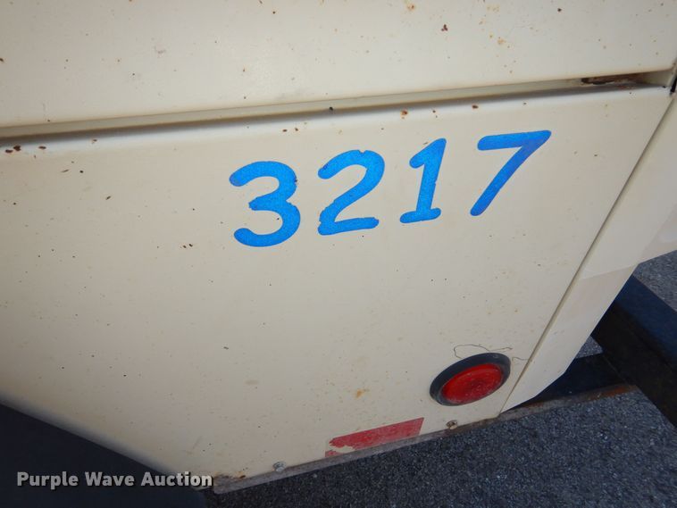 image for item NU9214 2006 Ingersoll Rand XP 185 air compressor