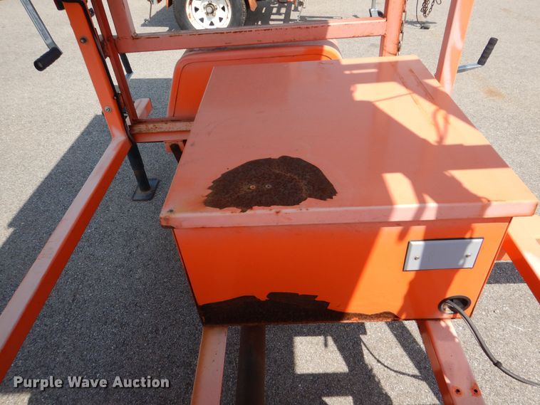 image for item NU9230 2014 K&K Systems arrow board trailer