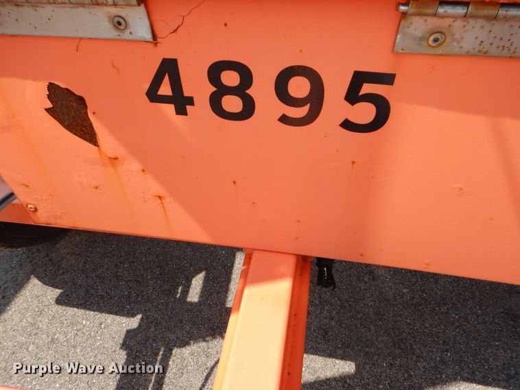 image for item NU9230 2014 K&K Systems arrow board trailer