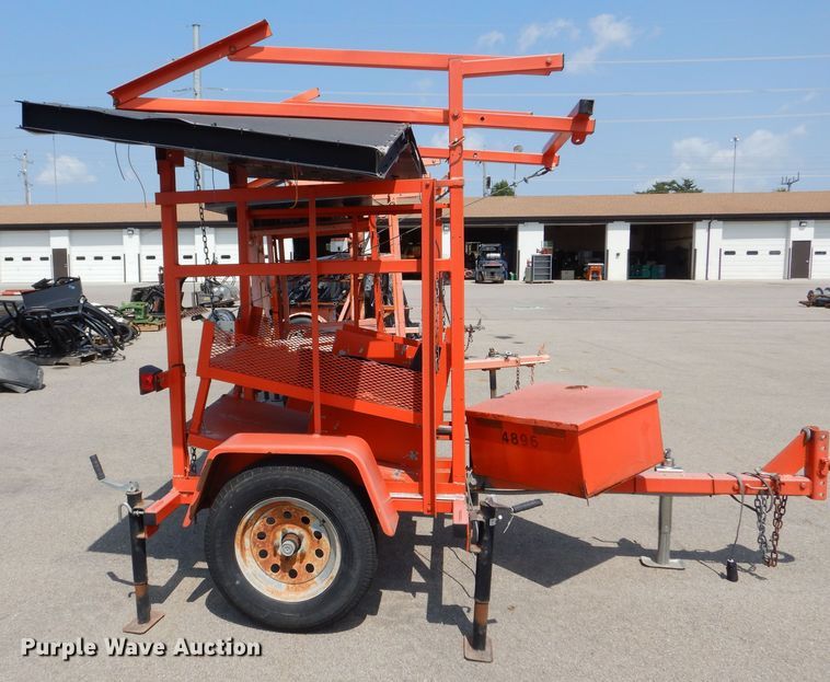 image for item NU9231 Arrow board trailer