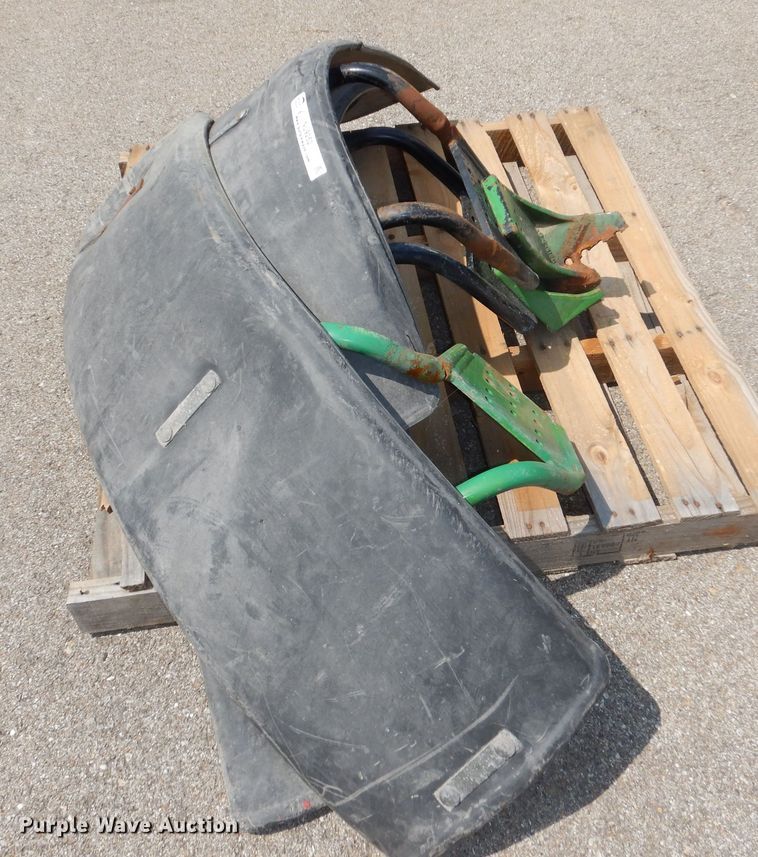 image for item NU9252 John Deere fenders