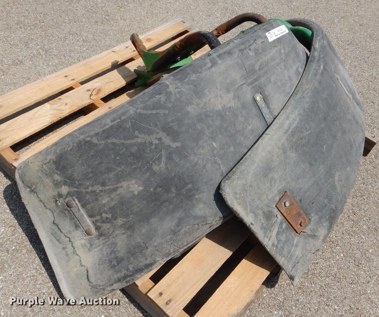 image for item NU9252 John Deere fenders