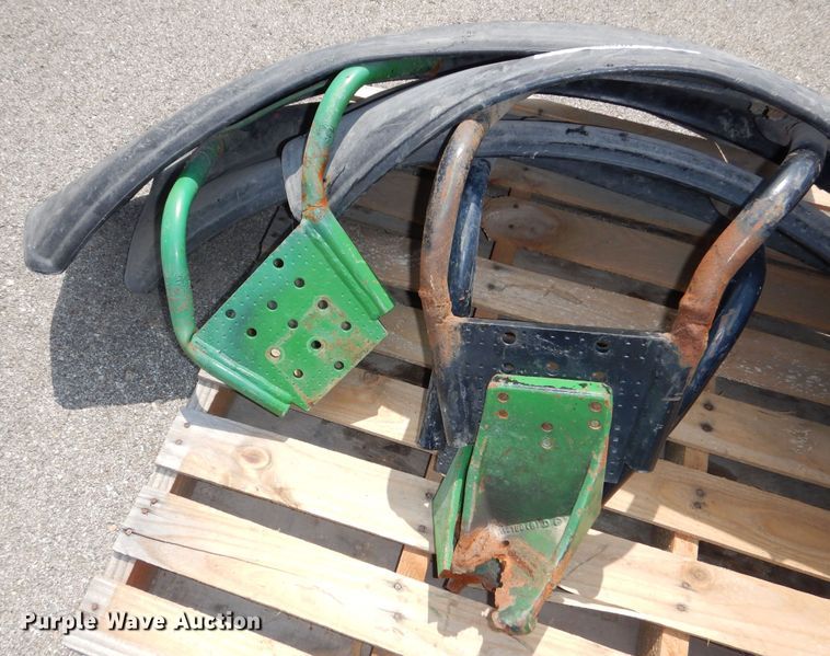 image for item NU9252 John Deere fenders