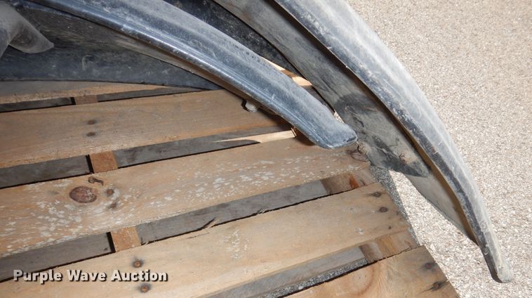 image for item NU9252 John Deere fenders