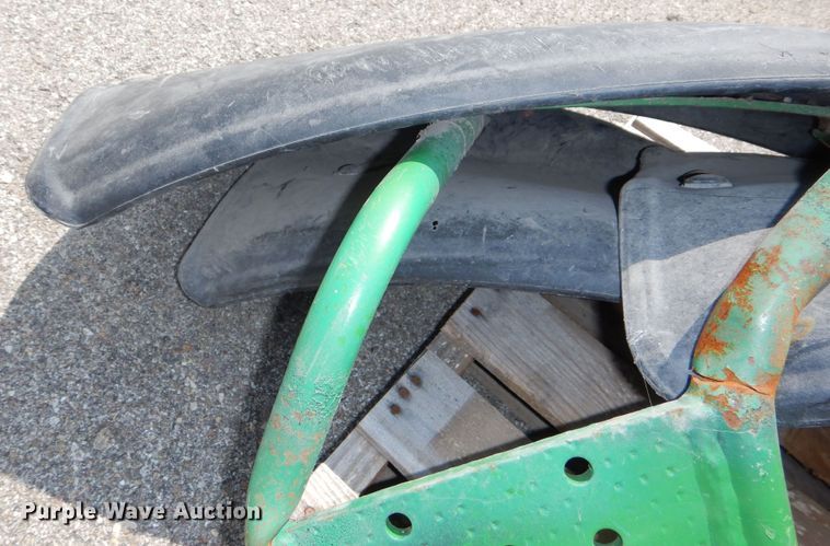 image for item NU9252 John Deere fenders