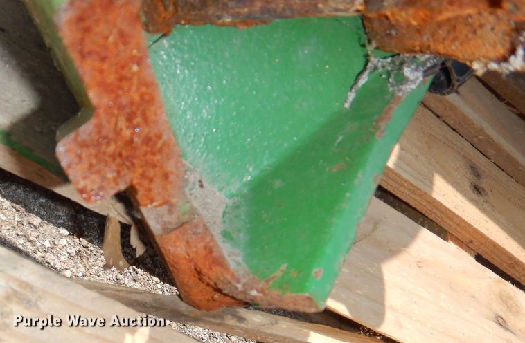 image for item NU9252 John Deere fenders