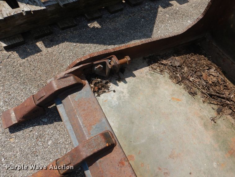 image for item NU9257 6' W skid steer grapple bucket