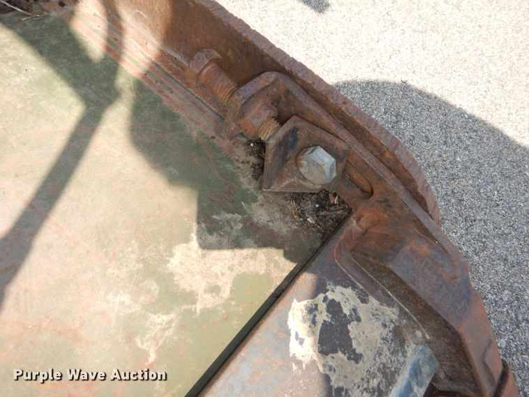 image for item NU9257 6' W skid steer grapple bucket