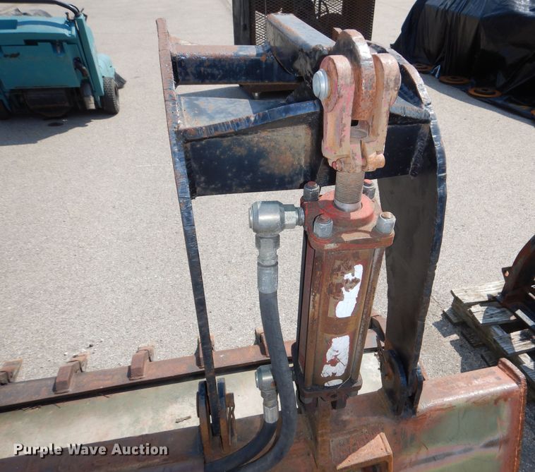 image for item NU9257 6' W skid steer grapple bucket