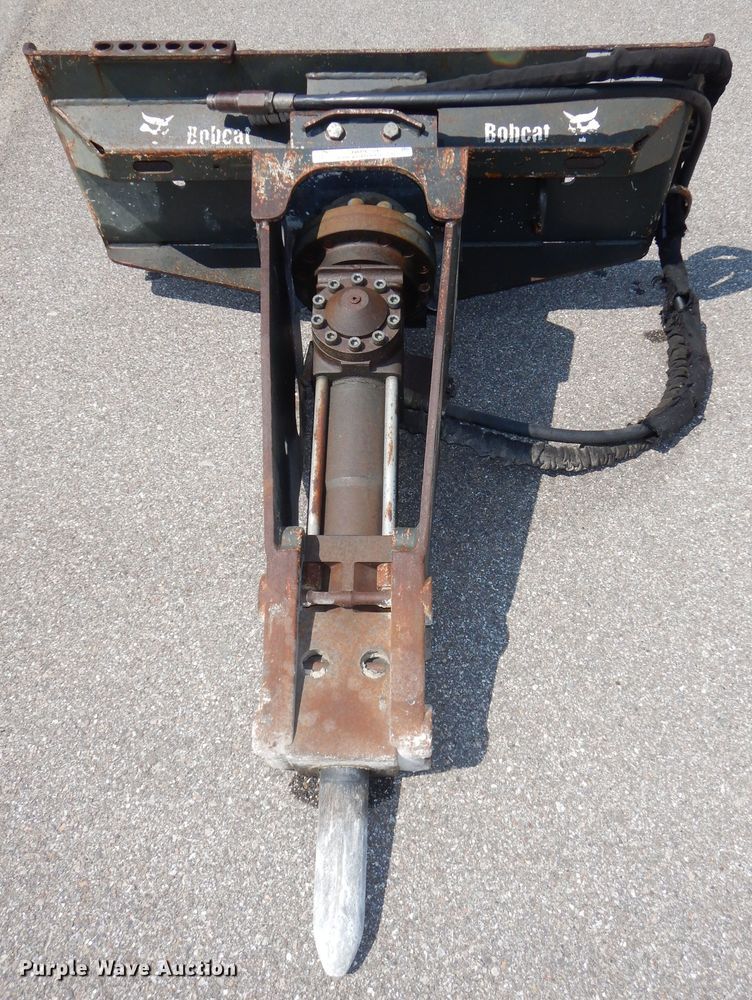 image for item NU9259 Bobcat B950 skid steer breaker