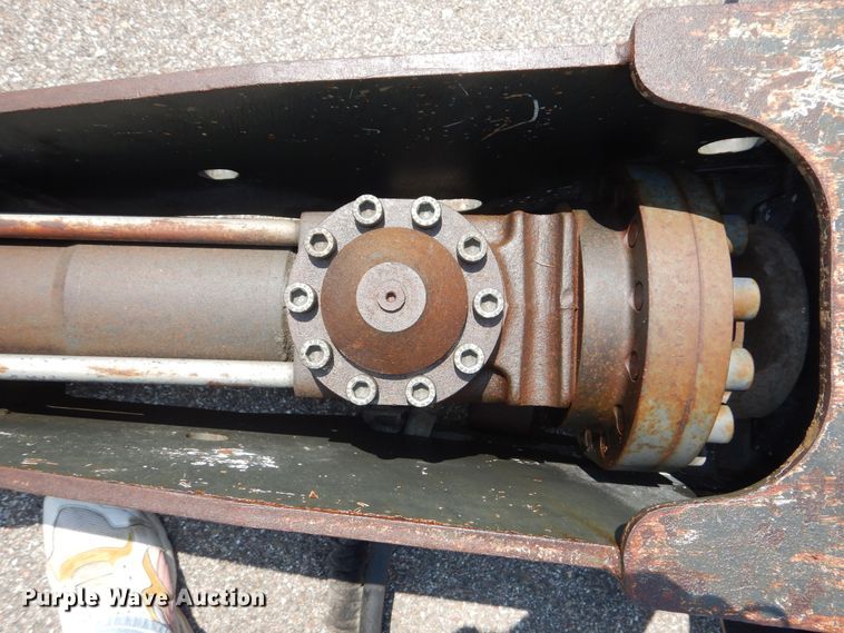 image for item NU9259 Bobcat B950 skid steer breaker