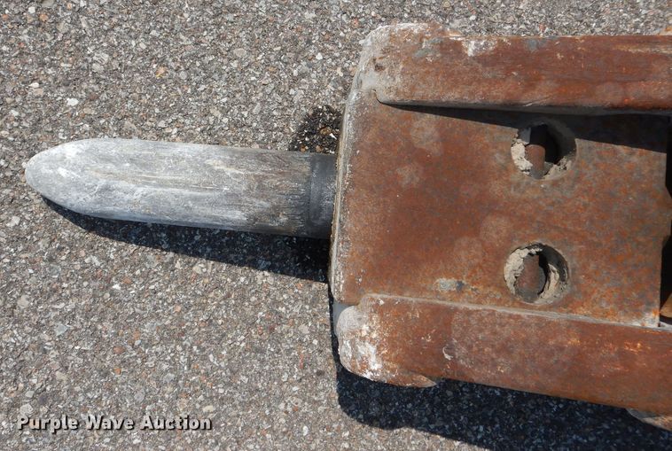 image for item NU9259 Bobcat B950 skid steer breaker