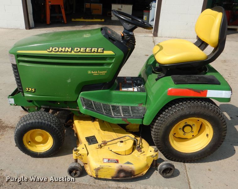 image for item NU9265 2000 John Deere 325 lawn mower