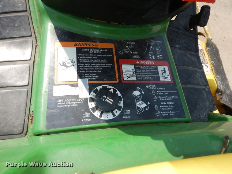 image for item NU9265 2000 John Deere 325 lawn mower