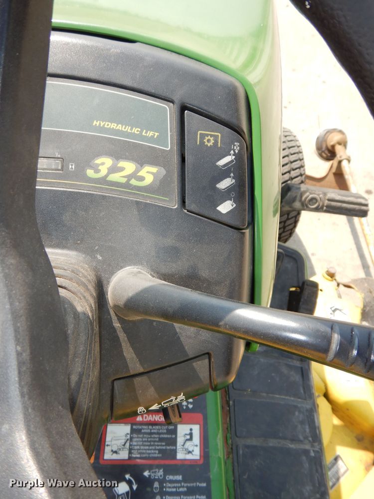 image for item NU9265 2000 John Deere 325 lawn mower