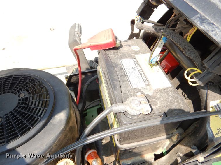 image for item NU9265 2000 John Deere 325 lawn mower