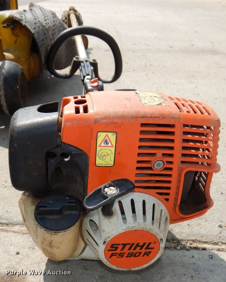 image for item NU9265 2000 John Deere 325 lawn mower